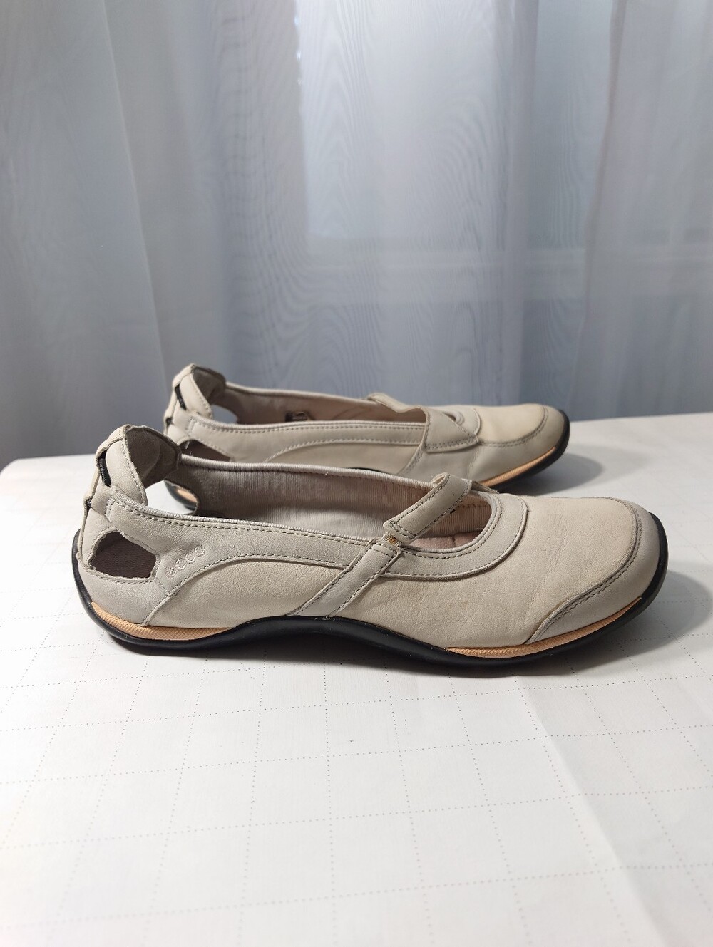 ECCO Mary Jane Comfort Flats Women’s Size 9-9.5 EU 40 Cream Leather Receptor Wal